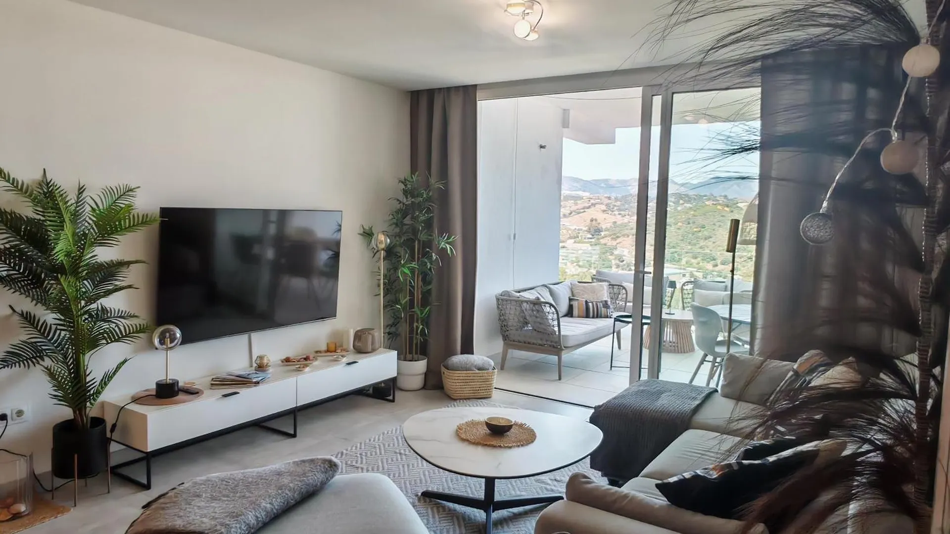 Garden Apartment With Incredible Views In Casa Banderas La Cala De Mijas Spanje